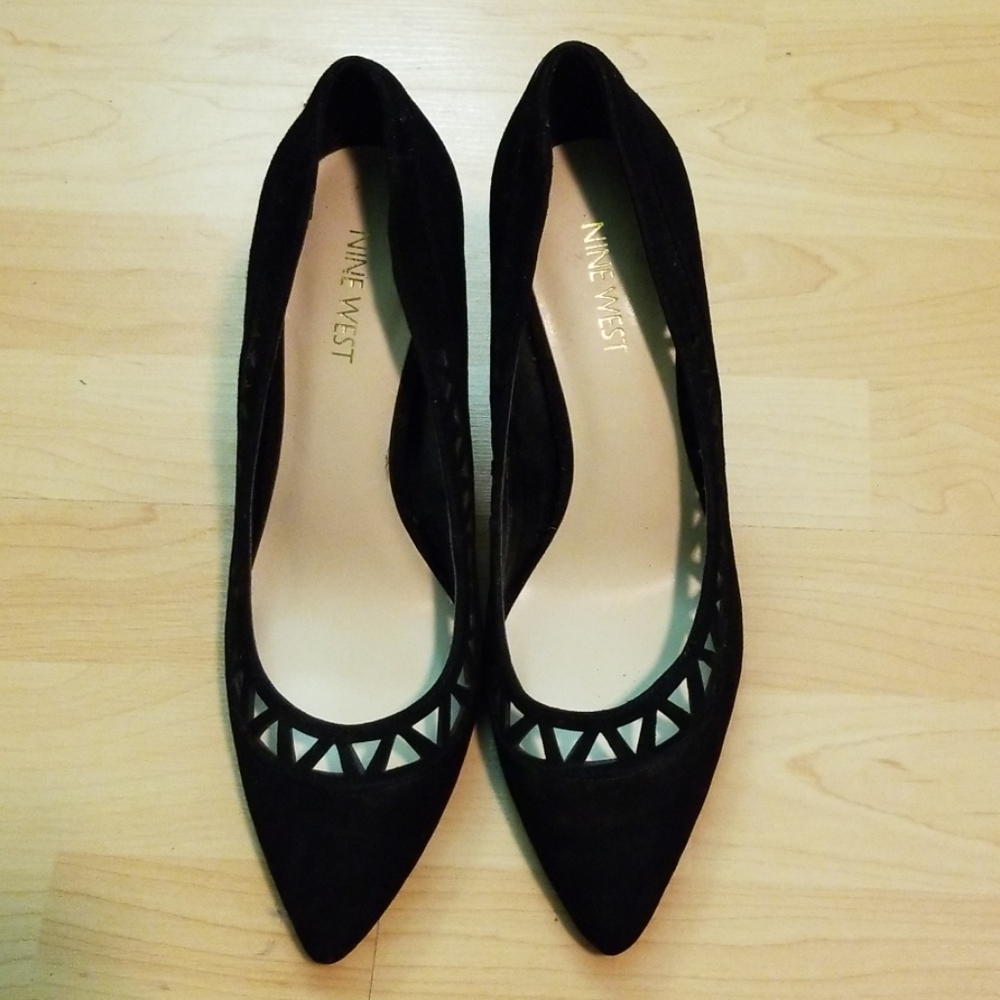 8.5M Black suede pumps